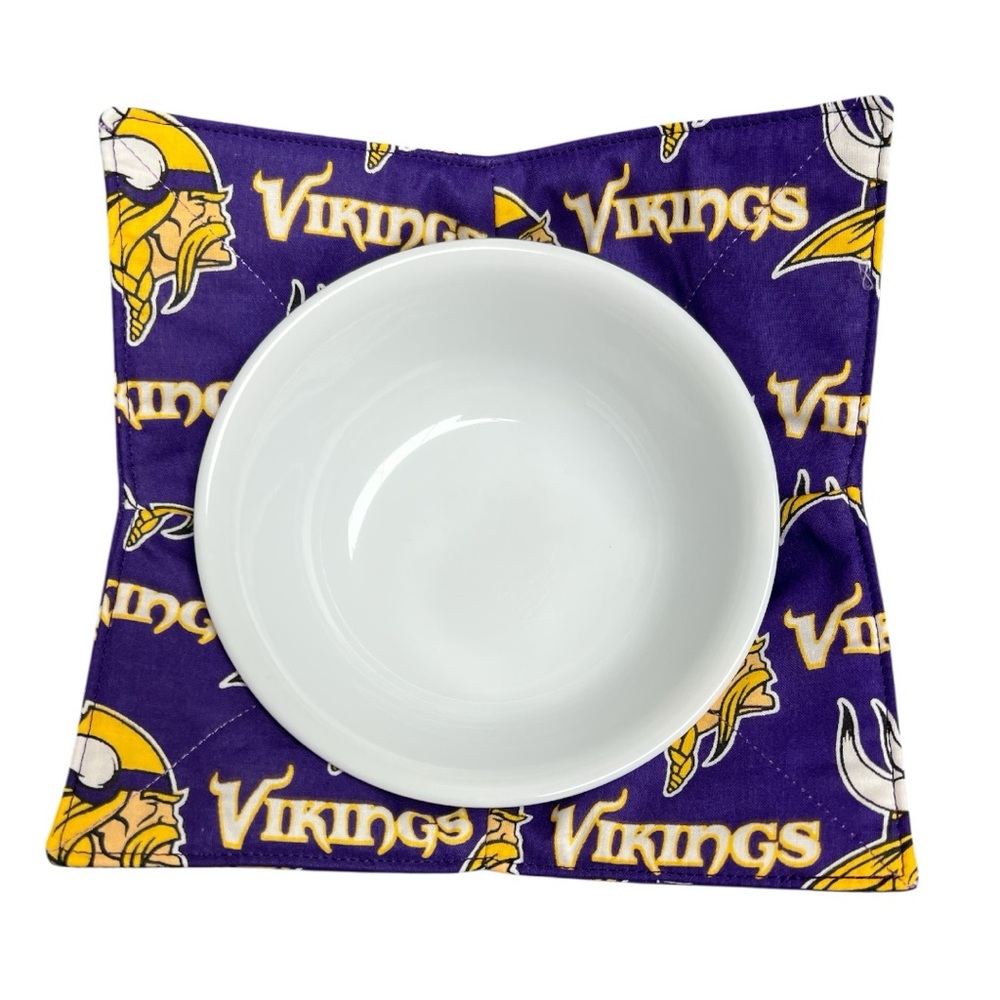 Handcrafted Minnesota Vikings Bowl Cozy Reversible NFL Bowl Cozy Microwave Safe - Picture 7 of 14